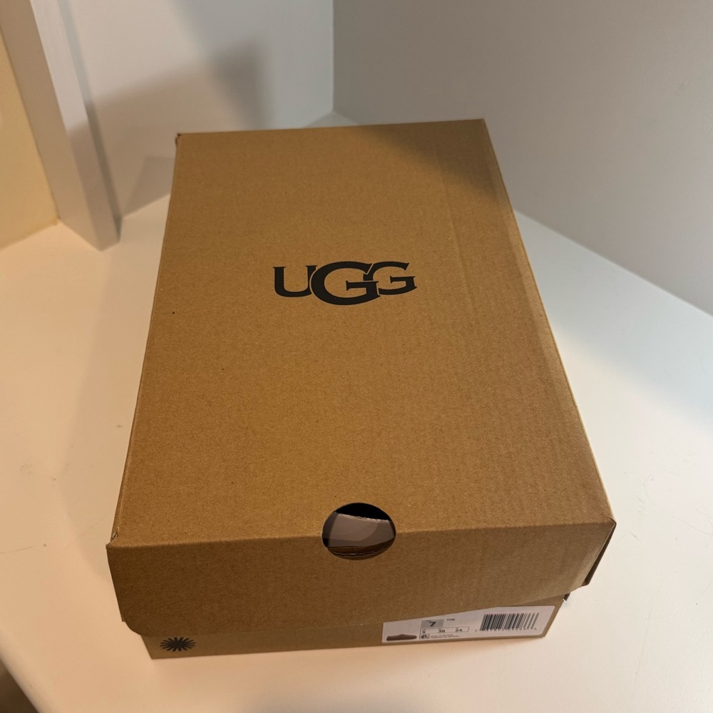 NWT unworn Ugg Tasman slip on shoes slippers chestnut brown Size 7 fur lined - Picture 10 of 12